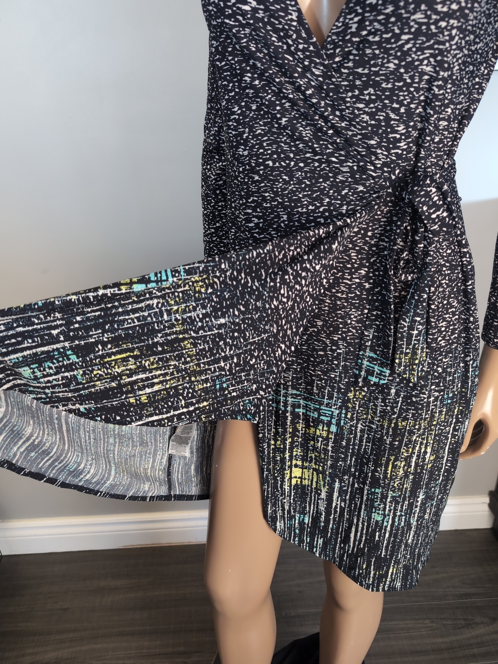 BCBGMAXAZRIA Adele Printed Wrap Dress Sea Green Abstract Jersey Knit Size Small - Picture 5 of 12